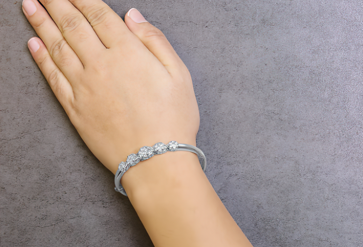 14K White Gold 2 1/2 Cttw Diamond Graduating Floral Cluster Bangle Bracelet (H-I Color, SI1-SI2 Clarity) - Fits Wrists up to 7.25 Inches - Stormyjay