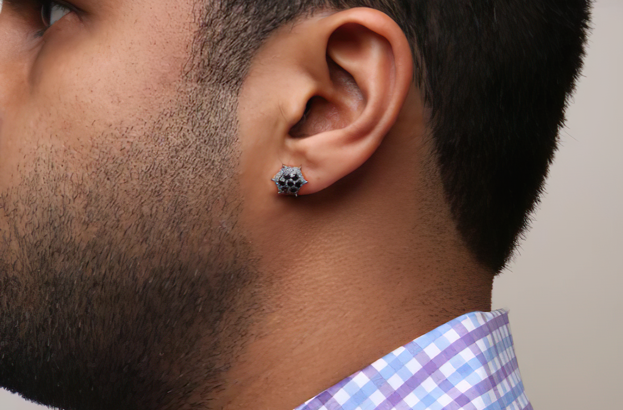 Men's 10K Yellow Gold 7/8 Cttw White and Black Treated Diamond Earring (Black / I-J Color, I2-I3 Clarity) - Stormyjay