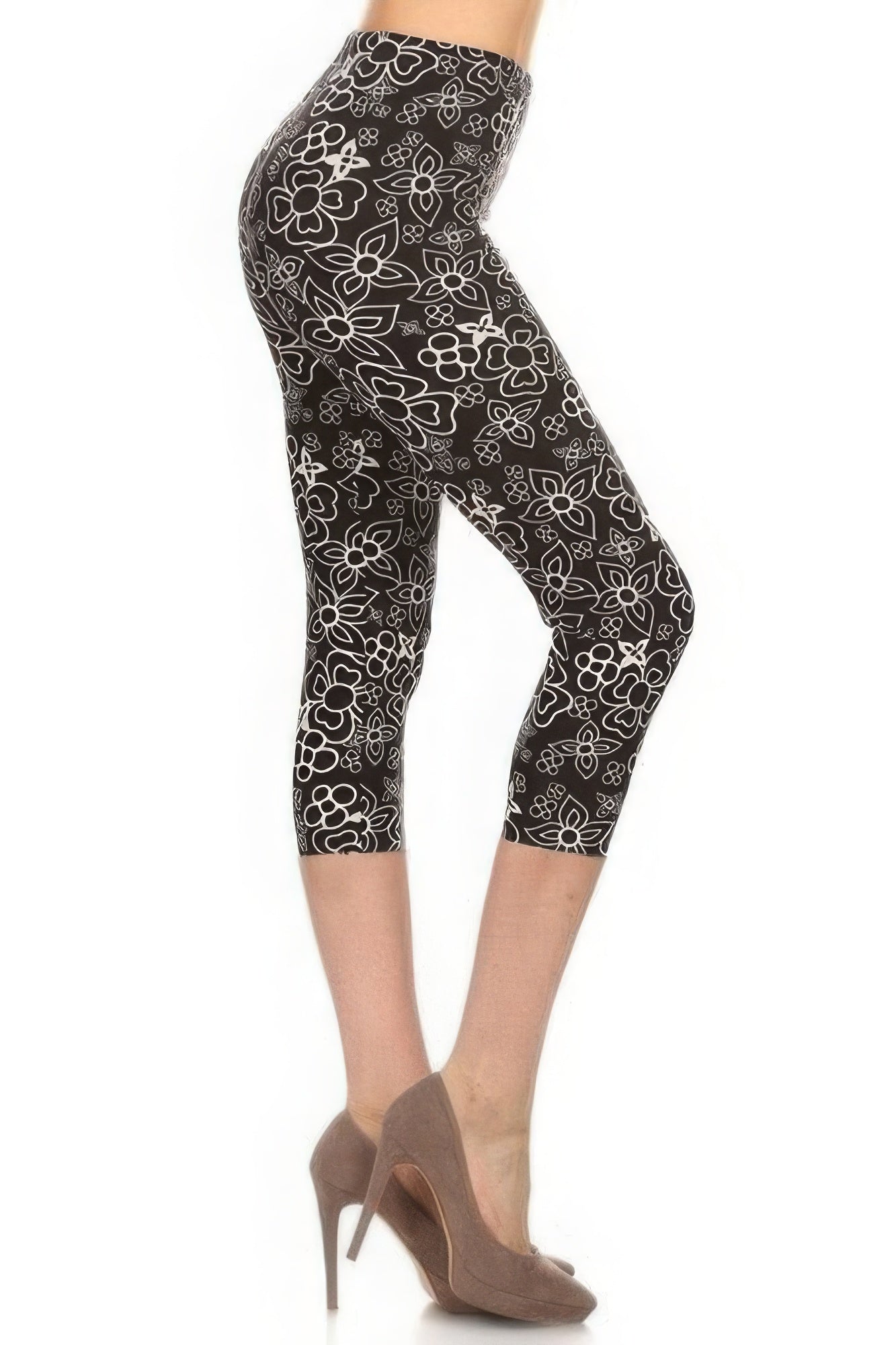 Multi-color Print, Cropped Capri Leggings In A Fitted Style With A Banded High Waist. - Stormyjay